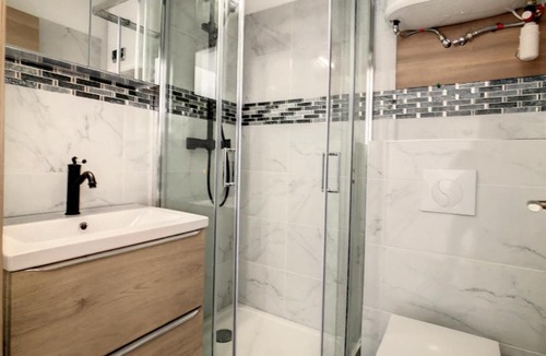 Golfe Juan Apartment | Studio - 2 min plage - 1 min gare à pied - Rénové