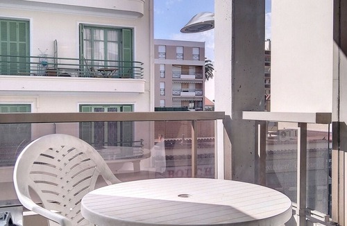 Juan-les-Pins Apartment | Studio 201 Bord de mer Résidence Graziella