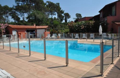 Mouans-Sartoux Apartment | Studio Albatros en RDJ avec Terrasse, Parking privé, Piscine, proche Golf St Donat