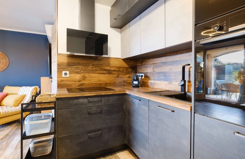 Bastide Giraud Apartment | Studio Apartment 'Cocoon Hut - Terrace - Pool' with Shared Pool, Wi-Fi and Air Conditioning