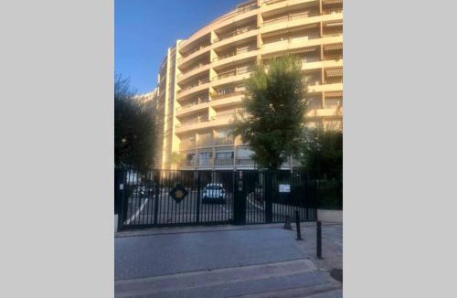 Cannes La Bocca Apartment | Studio bord de mer