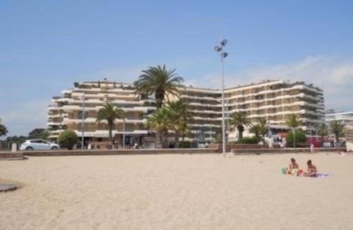 Frejus Plage Apartment | Studio cabine à 200m de Port Fréjus, plage, commerces, terrasse, 4 couchages, ménage inclus - FR-1-226A-31
