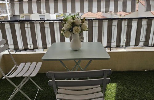 Prado - Republique Apartment | Studio Cannes, Dernier Étage, Grande Terrasse et Aperçu mer