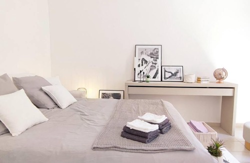 Prado - Republique Apartment | studio ensoleille cœur de ville frgk
