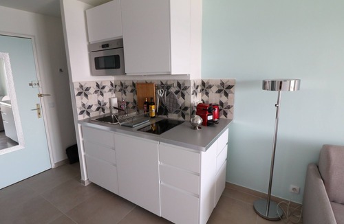 Cannes La Bocca Apartment | Studio facing the sea Panoramic view. Direct access to the beach