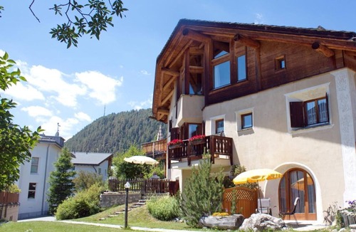 Celerina-Schlarigna Apartment | Studio flat Chardun with garden seating area