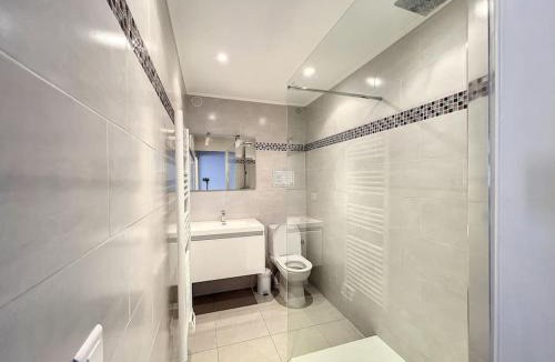 Golfe Juan Apartment | Studio FRONT DE MER