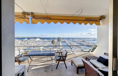 Golfe Juan Apartment | Studio FRONT DE MER