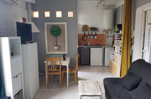 Saint-Raphael Apartment | Studio Le Pescadou, climatisé et lumineux, à deux pas des plages et de la gare