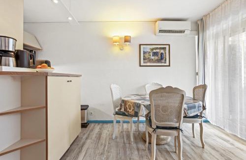 Sainte-Maxime City Centre Apartment | Studio Les Parfums de Mimosas