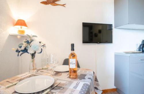 Saint-Aygulf Apartment | Studio Les Terrasses de la Mer-1 by Interhome