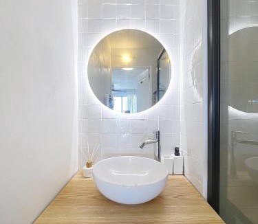 La Madeleine Apartment | Studio Neuf avec Terrasse et Aperçu Mer