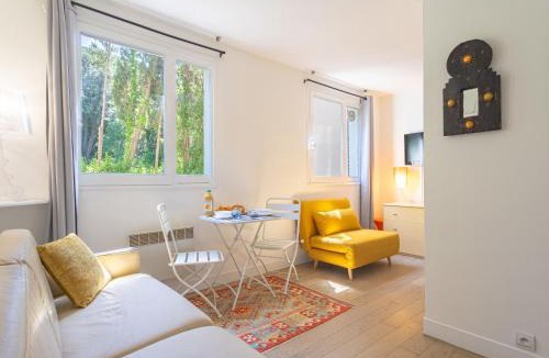 Saint-Tropez Apartment | Studio Paris Saint-Tropez by Interhome