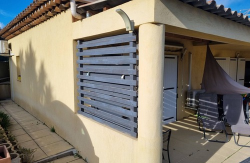Carros Apartment | Studio with terrace in Carros near the sea and mountains.