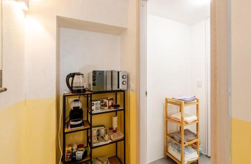 Casale Monferrato Apartment | Studio Zen con Parcheggio gratuito e Check In Automatico 24 ore su 24 Con Netflix, DAZN e Disney Plus e Aria Condizionata