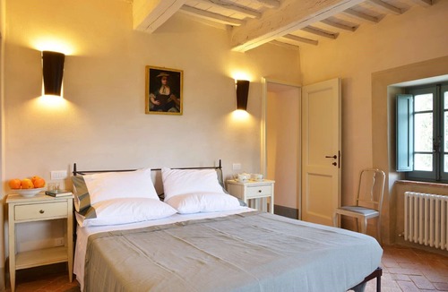 Il Poggio Villa | Stunning farmhouse with heated private pool