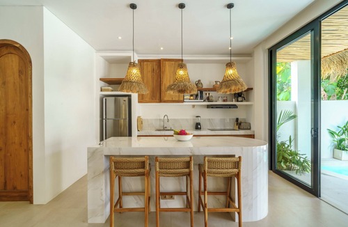 Jimbaran Villa | Stunning 3BR Villa Rooftop Pool 3min to Beach Balangan