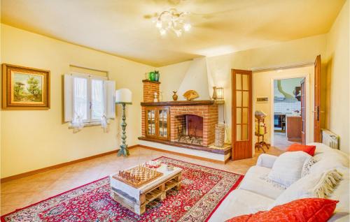 Camaiore Apartment | Stunning Apartment In Camaiore With Kitchen