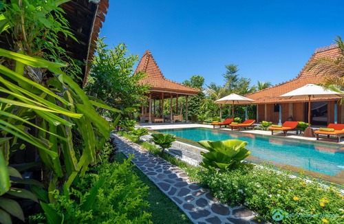 Banjartegehe Villa | Stunning Joglo in Luxury Style!