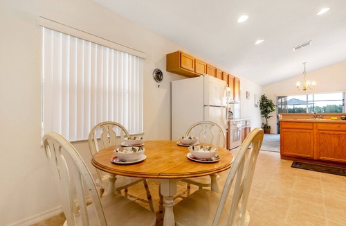 Kissimmee Villa | Stunning lake view, private pool,near Disney ,games room,free WiFi ,play golf