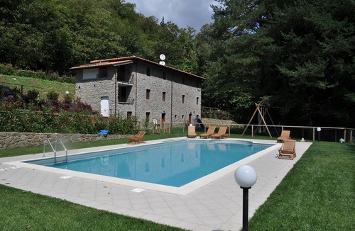 San Rocco in Turrite Villa | Stunning Old Stone Tuscan Villa near Lucca & Pescaglia with a great private pool