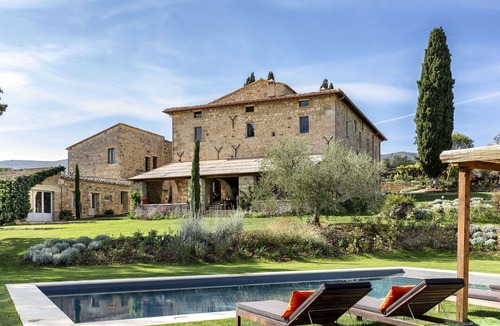Sarteano Villa | Stunning private villa with A/C, WIFI, hot tub, private pool, TV and patio, close to Montepulciano