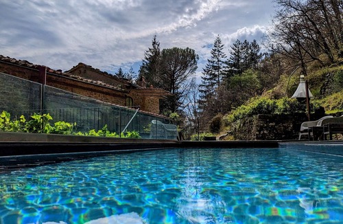 Loro Ciuffenna Villa | Stunning private villa for 12 people with WIFI, A/C, private pool, TV and patio