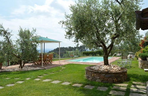Cascine-La Croce Villa | Stunning private villa with private pool, WIFI, A/C, TV, terrace and panoramic view, close to Lu.