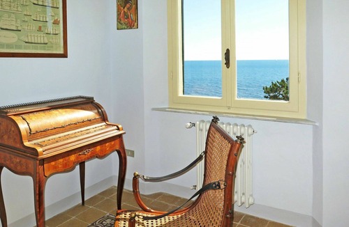 San Piero a Grado Villa | Stunning private villa for 9 people with WIFI, TV, patio and pets allowed
