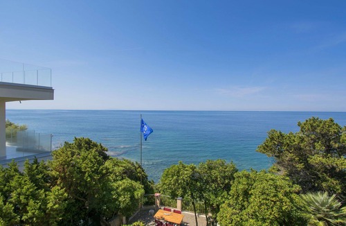 San Piero a Grado Villa | Stunning private villa for 9 people with WIFI, TV, patio and pets allowed