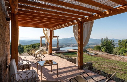 Roccastrada House | Stunning private villa for 10 people with WIFI, private pool, terrace and pets allowed