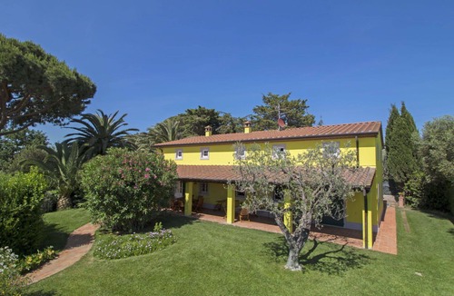 San Vincenzo House | Stunning private villa for 10 guests with private pool, WIFI, A/C, TV, patio and pets allowed