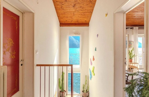 Valsolda Villa | Stunning private villa for 5 people with WIFI, patio, pets allowed and panoramic view