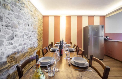 Lucignano House | Stunning private villa for 16 guests with hot tub, private pool, A/C, WIFI, TV and balcony