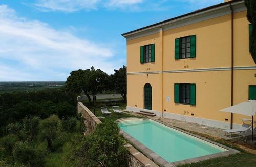 Massarosa House | Stunning private villa with A/C, private pool, WIFI, TV, veranda, panoramic view, close to Viareggio