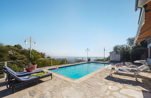 Corsanico House | Stunning private villa for 8 guests with private pool, A/C, WIFI, TV, patio and pets allowed