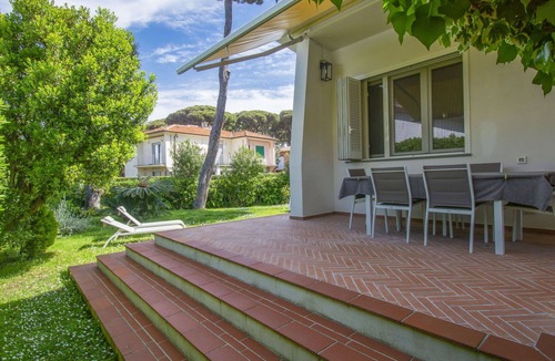 Tirrenia Villa | Stunning private villa for 6 people with A/C, hot tub, WIFI, TV, terrace and pets allowed