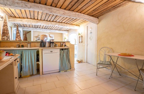 Chateauneuf-Grasse House | Stunning private villa for 6 people with private pool, WIFI, TV, patio and pets allowed
