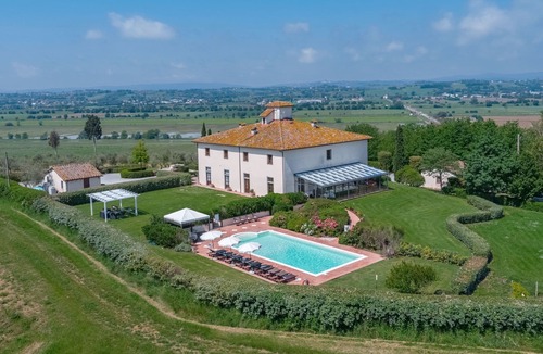 Le Piazze Villa | Stunning private villa with A/C, private pool, sauna, hot tub, WIFI, TV, patio, close to Cortona