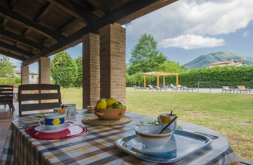 Camporgiano Villa | Stunning villa for 8 people with private pool, WIFI, TV and pets allowed