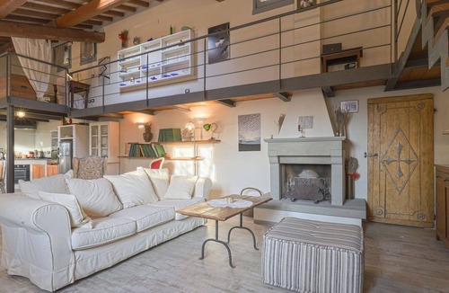 Montevarchi Villa | Stunning villa for 5 guests with private pool, WIFI, TV, terrace, pets allowed and panoramic view