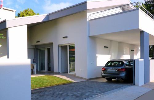 Bibione Villa | Stunning villa with private fenced garden and bbq