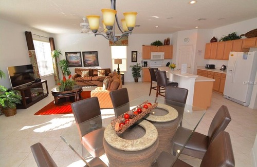 Bellavida House | Stunning villa with south facing pool and spa with no immediate rear neighbors
