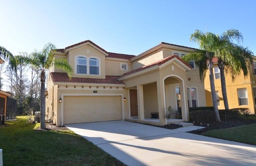 Bellavida House | Stunning villa with south facing pool and spa with no immediate rear neighbors