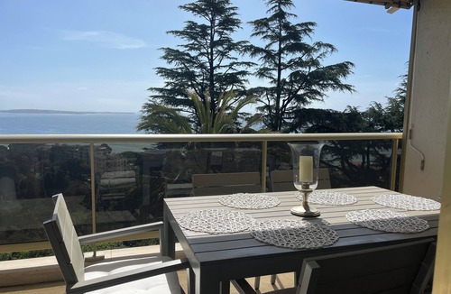 Cannes La Bocca Condo | Stylische Wohnung mit Traumblick! 5 Min vom Strand und Innenstadt Entfernt!