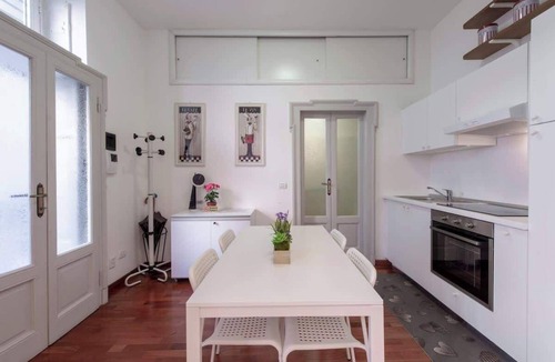 Porta Garibaldi Apartment | Stylish Apartment at Isola-Garibaldi District.