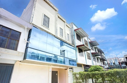 Banda Aceh House | Stylish DBL Suite Escape W/Free WiFi and Parking