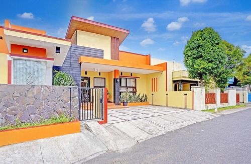 Padang House | Stylish DBL Suite Escape W/Free WiFi and Parking