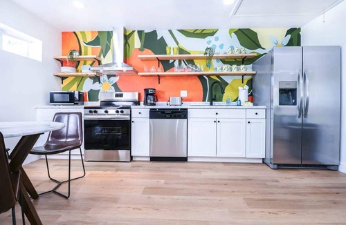 Winter Garden Apartment | StylishAptWtrGrdnOppLake&Prk&Yrd