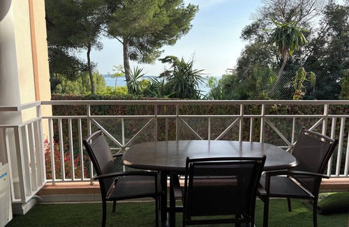 La Croix des Gardes Apartment | Sublime Cannes apartment with sea view terrace - sleeps 6, pets welcome